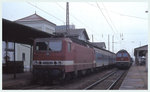   Am 24.11.1996 steht 143239 mit der Regionalbahn in Richtung Kassel im Bahnhof Nordhausen.