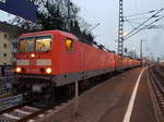 DB 143 880-3 mit 143 012-3, 143 071-9, 143 106-3, 143 140-2, 143 176-6, 143 201-2, 143 645-0, 143 922-3 und 143 566-8 am 24.01.17 in Frankfurt am Main Süd. Die Maschinen kommen von Stuttgart und gehen zu DB Cargo nach Halle