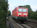 143 062-8 fährt am 11.09.2015 solo durch den Haltepunkt Dreye.