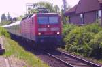 Eine RB fhrt in Elmshorn ein.