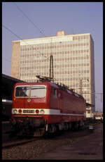 143917 war eine der ersten DR 143ziger, die in das Ruhrgebiet umgesetzt wurden und dort zum Einsatz kamen. Am 11.5.1991 stand die Lok im HBF Essen zu ersten Schulungsfahrten bereit.