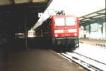 143 055 hat am Rosenmontag 2003 eine RB Neustadt(Schwarzw.)-Freiburg zu fhren.Hier verlssst sie den Bahnhof Titisee(/Neustadt).