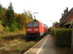 Nachschuss RB 31599 mit Zuglok 143 308-5 und Schublok 143 042-0 bei der Abfahrt in Aha 3.10.07