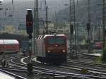 143 822-5 beim rangieren in Koblenz.An dem Tag konnte sich die Sonne  nicht entscheiden ob sie hinter den Wolken bleibt oder nicht.(09.11.07)