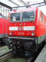 143 176-6 steht am 14.3.2009 mit RE 4940 nach Wrzburg in Stuttgart Hbf.