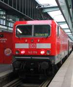 143 176 mit Ceramol Lackauffrischung und ohne Kontrollziffer und mit RE 4946 nach Wrzburg Hbf am 01.03.2013 in Stuttgart Hbf.