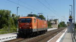 143 001 durchfährt Delitzsch oberer Bahnhof gen Halle.