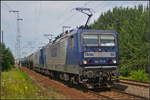 RBH 104 / 143 191-5 fuhr mit einer Schwesterlok und einem Kesselwagenzug am 19.07.2013 durch die Berliner Wuhlheide. Inzwischen ist die Lok, die einst bei der DR als 243 191-4 ihren Dienst aufnahm und ab 1994  bei der Deutsche Bahn GB Traktion im Einsatz war, Geschichte. Im August 2018 wurde sie bei Fa. Bender in Leverkusen-Opladen verschrottet.