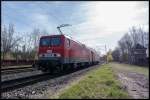 MEG 605&801
haben grade ihre leeren Holzwagen zur Beladung abgestellt und sind nun wieder auf dem Rckweg nach Lbeck. Rechts im Bild sieht man ein altes verfallenes Bahnwrterhuschen.1.05.2013 9:03:22Uhr