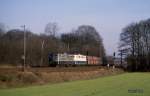 151074 und 150112 mit schwerem Erzzug auf der Rollbahn bei Natrup - Hagen am 6.3.1989 um 9.39 Uhr Richtung Münster.