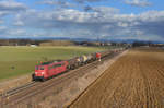 151 086 mit einem Güterzug am 02.03.2017 bei Straubing. 