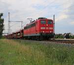 151 045-2 mit leeren Autotransportwagen in Fahrtrichtung Seelze. Aufgenommen am 24.07.2015 in Dedensen-Gümmer.