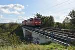 151 168 kommt mit einer Schwesterlok LZ gen Neuss bei Allerheiligen gefahren am Dienstag den 3.10.2017