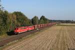 151 113 und 151 112 mit einem beladenen Erzbomber am 06.10.18 bei Emmendorf.