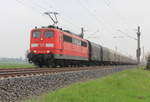151 046 mit Folienwagenganzzug am 01.05.2013 bei Maulach in Richtung Kornwestheim fahrend. 
