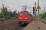 Durchfahrt am Abend des 18.07.2019 von Rpool/DBC 151 110-4 zusammen mit Rpool/DBC 151 103-9 als Lokzug (Maschen - Hamburg Hansaport) über Gleis 5 durch den Bahnhof von Hamburg Harburg in RIchtung Hafen, um dort ihren nächsten Erzzug zu übernehmen.