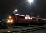 151 149 steht mit ihrer bergabe 56954 nach Crailsheim um 4.30 Uhr abfahrbereit im Bahnhof Ansbach.
