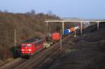 151 168 mit einem Containerzug bei Hattenhofen (25.02.2008)