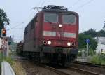 BR 151 097-3 mit Gterzug passiert den B Tichelen