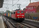 151 040-3 mit einem Containerzug am 25.6.2009 durch Hannover Linden/Fischerhof