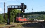 151 074-2 und eine weitere 151 schleppen, in Wuppertal-Zoologischer Garten, einen gemischten Gterzug aus Richtung Hagen durchs Tal. 06.08.2009