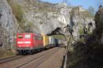 151 015 mit KLV-Zug am 24.04.2010 bei Etterzhausen beim Felsentor