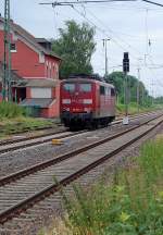 Da steht Elok 151 164-1 als Schadlok auf Gleis 2 des Bahnhof Rommerskirchen.