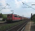 Die 151 073-4 durchfuhr am 25.6.10 mit Sattelauflieger den Bahnhof Himmelstadt in Richtung Gemnden.