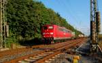 151 066-8 mit einem Containerzug aus Köln kommend in Worringen. Vorne rechts zweigt die Strecke nach Chorweiler ab. 14.8.2010