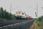 Eine Lok der BR 151 129-4 mit einem Gterzug in Barnstorf auf der Fahrt Richtung Bremen.09.2002.Scann.