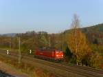 151 142-7 ist am 31. Oktober 2010 als Lz nach Pressig-Rothenkirchen im herbstlichen Frankenwald bei Kronach unterwegs.