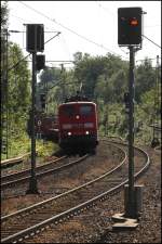 151 024 (9180 6151 024-7 D-DB) hat einen gemischten Gterzug von Hagen-Vorhalle am Haken und passiert auf dem Weg in Richtung Wanne-Eickel den Haltepunkt Bochum-Hamme. (03.09.2011)