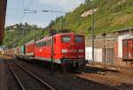 151 070-0 mit Kombiverkehr-Zug ist am 21.08.2011 im Bahnhof Linz/Rhein  abgestellt.