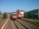 Zwei 612er als RE Lichtenfels - Saalfeld (Saale) und BR 151 als Schublok fr einen Hangartner KLV (gezogen von einer BR 185) stehen am 23.10.2011 im Bahnhof Pressig-Rothenkirchen.