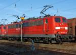 151 032-0 der DB Schenker Rail am 11.02.2011 abgestellt in Kreuztal. Bei den niedrigen Temperaturen werden die Loks aufgebügelt abgestellt, um sie auf Betriebstemperatur zu halten.