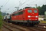 151 074-2 der DB Schnker Rail zieht einen Ganzzug mit geschlossenen Schttgutwagen am 28.07.2012 durch Betzdorf/Sieg in Richtung Kln.