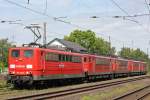 151 018 am 18.5.12 mit vier 155er als Lokzug beim Halt in Ratingen-Lintorf.