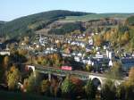 Die Orientrote 151 134 berfhrt am 19.Okotober 2012 als Tfzf das Trogenbachviadukt in Ludwigsstadt Richtung Probstezlla.