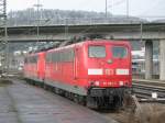 2 151er, unter anderen 151 083-3, warten in Plochingen auf ihren nchsten Einsatz. 8.2.13. 