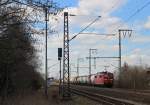 151 058-5 fuhr am 26.03.2013 mit einem gemischten Gterzug von Emden nach Osnabrck, hier in Oldersum.