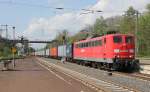 151 074-2 mit Containerzug in Fahrtrichtung Norden. Aufgenommen am 08.05.2013 in Eichenberg.