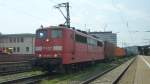 Am 28.7.11 stand die 151 086 mit einem Containerzug im Würzburger Hauptbahnhof.