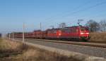 151 110-4 und 151 095-7 schleppen am 23.02.14 einen Erzbomber von Hamburg-Hansaport nach Salzgitter-Beddingen. Aufgenommen bei Bardowick-Bruch.