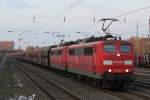 151 164 und 151 025 (RBH 270) fuhren am 26.3.14 mit einem Kohlezug durch Düsseldorf-Rath.