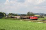 151 046 mit einem gemischten Güterzug am 24.04.2014 bei Darshofen.