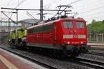 Eine Stunde vorher kam 151 008-0 mit einem Güterzug aus Südlicher Richtung durch den Bahnhof Kassel-Wilhelmshöhe gefahren.