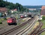 Schublok 151 148-4 rangiert am 19. Juli 2014 im Bahnhof Kronach, um ab hier einen KLV-Zug über die Frankenwaldrampe zu schieben.