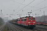 151 160-9 und eine Schwesterlokomotive in klassisch deutschen Winterwetter am 31.12.2014 in Düsseldorf-Rath.