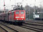 Seit 1972 auf den Gleisen und immer noch fit präsentiert sich 151 001-5 vor einen Kohlezug in Düsseldorf Rath am 6.1.15    Rath 06.01.2015