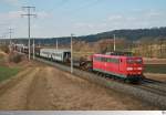 151 155-9 bespannte am 12. März 2015 einen gemischten Güterzug. Kurz vor den Bahnhof Neustadt an der Aisch konnte sie damit abgelichtet werden.